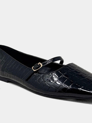 Adele Flat