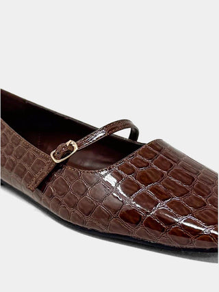 Adele Flat